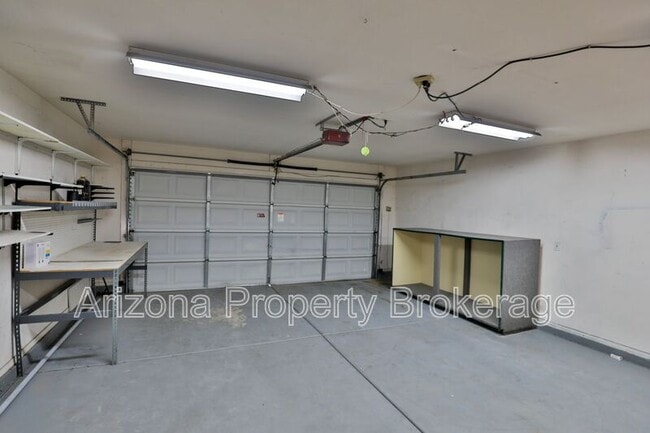 Building Photo - 1710 E Horseshoe Ave
