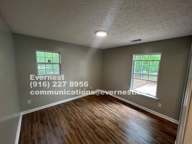 Building Photo - Charming 4-Bedroom Home with Modern Amenit...