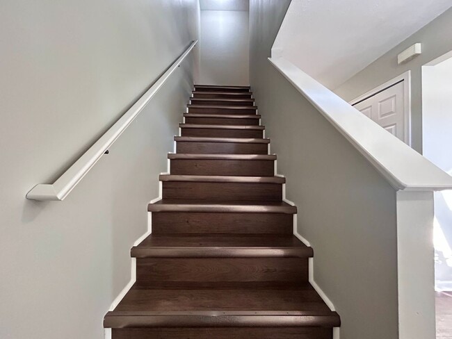 Building Photo - 3 Bedroom Home in Forest Hills Schools!