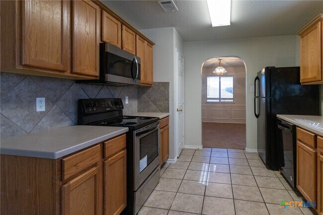 Building Photo - 3803 Lyna Ct