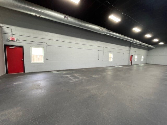 Building Photo - 625 E 52nd St