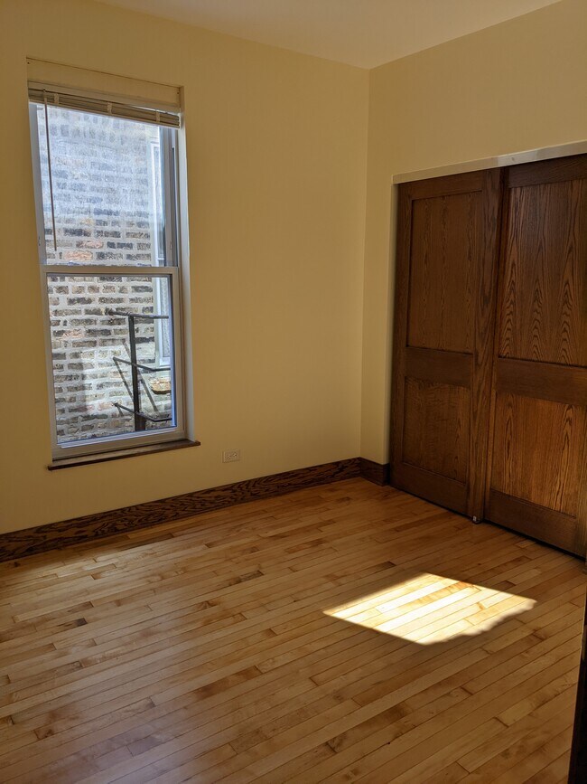 Building Photo - 2122