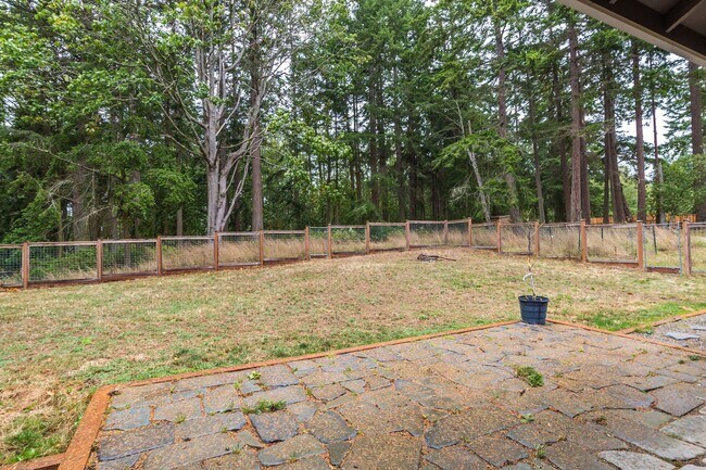 Building Photo - 253 Sunset Dr