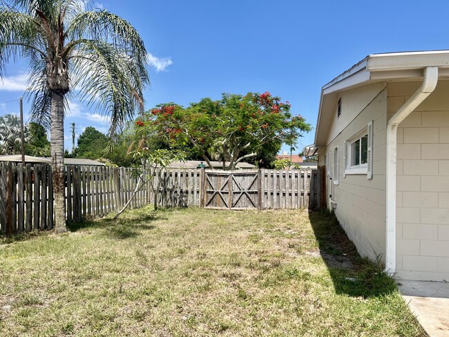 Building Photo - 235 Andros Dr