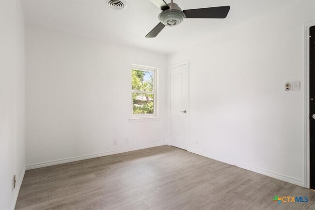 Building Photo - 1304 Metropolitan Dr