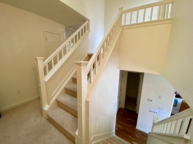 Building Photo - 111 Rowena Pl
