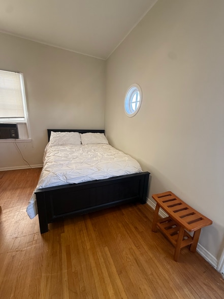 Building Photo - 439 S Sherbourne Dr