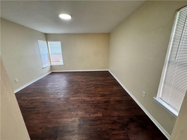 Building Photo - 3 bedroom 2 bath house in Calallen