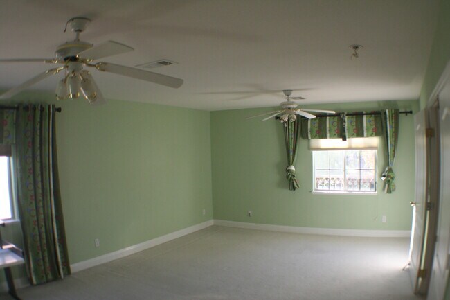 Building Photo - Incredible Green Valley Ranch stunner!