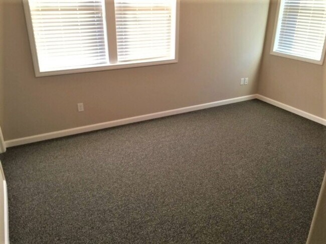 Building Photo - 5bed/3.5 bath Home