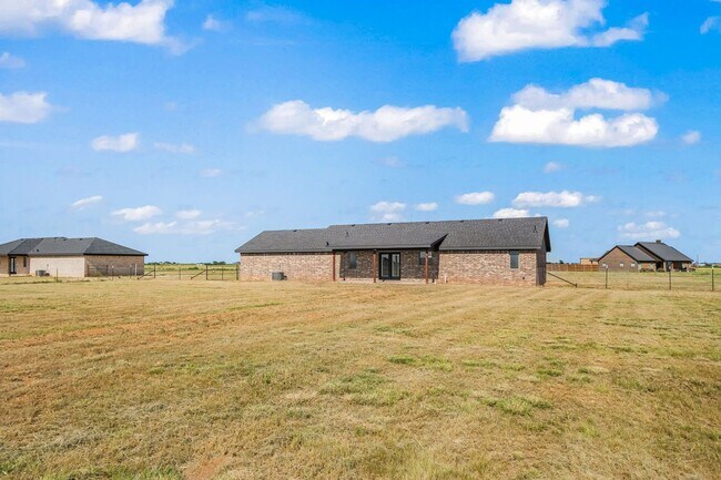 Building Photo - New Construction Home In Idalou ISD!