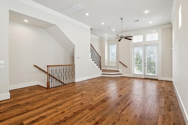 Building Photo - 9443 Fannin St