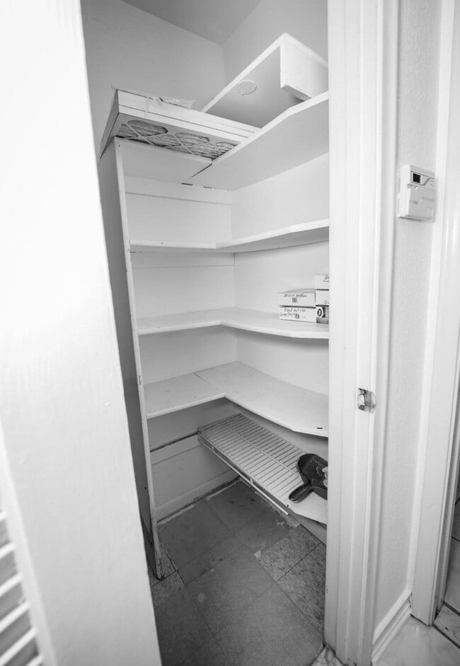 Building Photo - 3240 Ridge Hill Rd