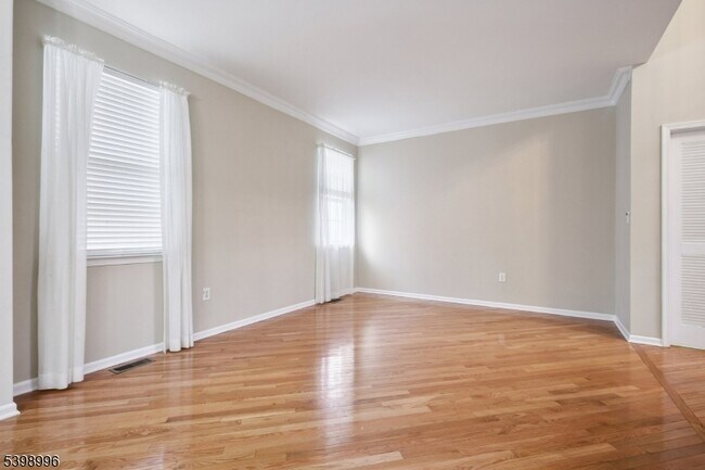 Building Photo - 12 Hansom Rd