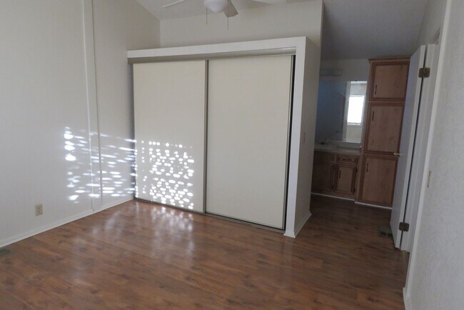 Building Photo - Quiet with Great Views! Available 11/1/25!