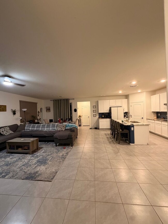 Building Photo - 9020 E Pantano Bluff Dr