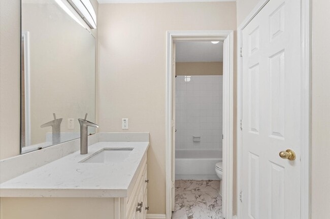 Building Photo - 26414 Creston Woods Dr