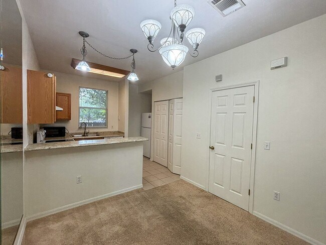 Building Photo - Victoria Station #156 - Pet Friendly!