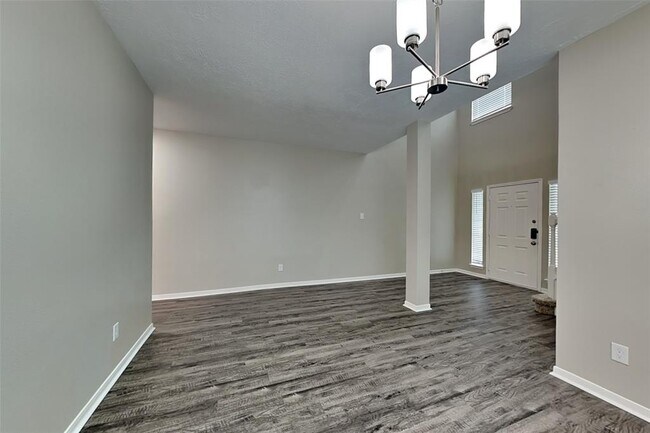 Building Photo - 9911 Goldenglade Dr