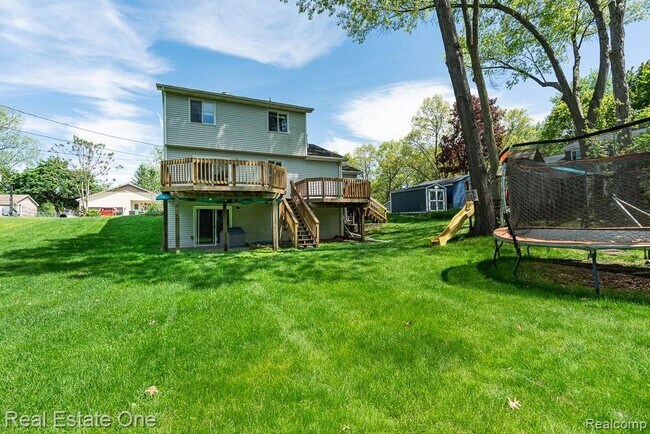 Building Photo - 668 Sherry Dr