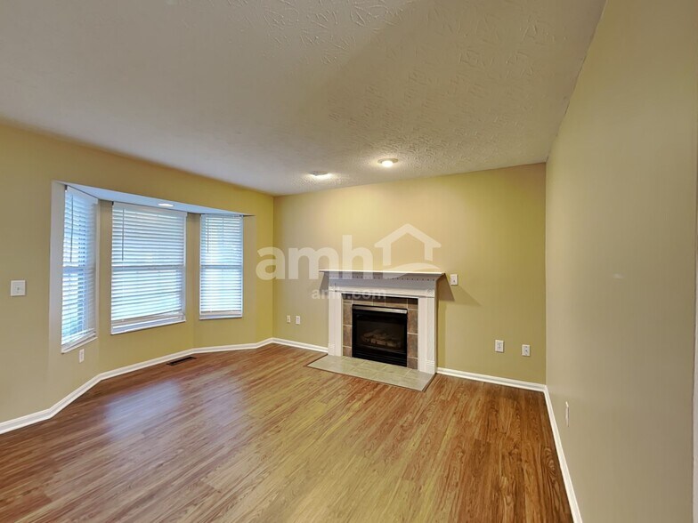 Building Photo - 2058 River Birch Dr