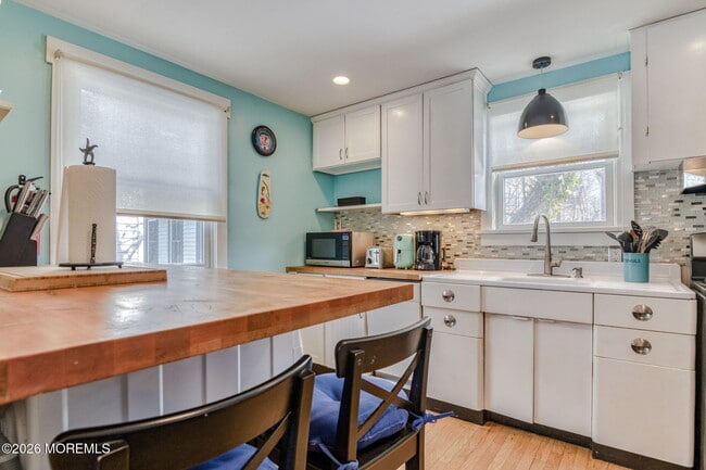 Building Photo - 127 Lawrence Ave