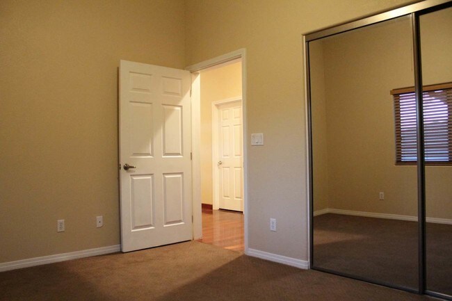 Building Photo - 5584 Hawley Ct