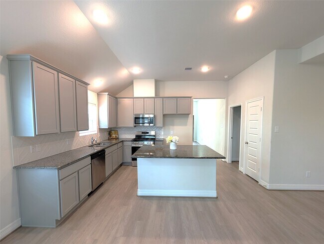 Building Photo - 33118 School Hl Rd