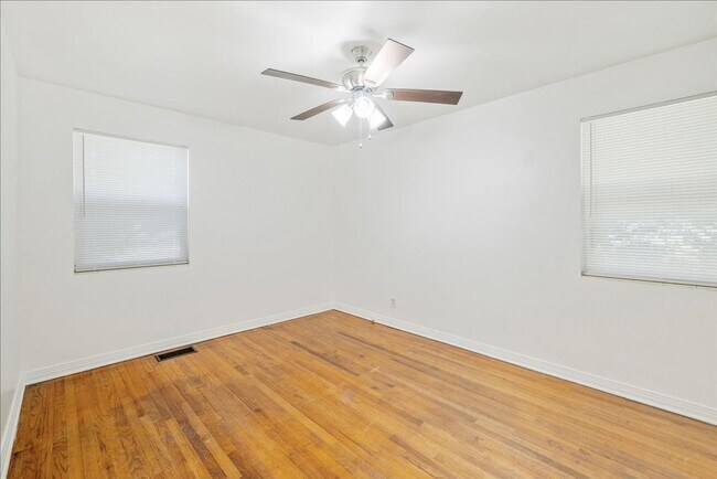 Building Photo - 202 Juniper Dr