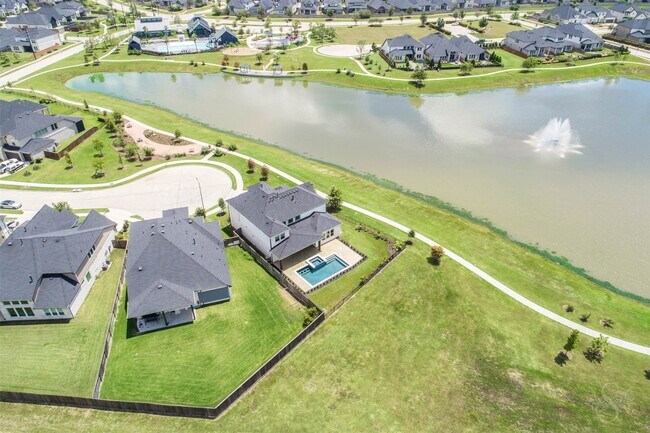 Building Photo - 7526 Sunny Oak Ln