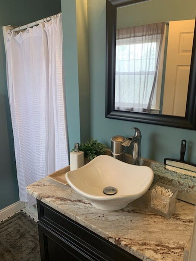 Building Photo - Renovated Germantown House in Great Location