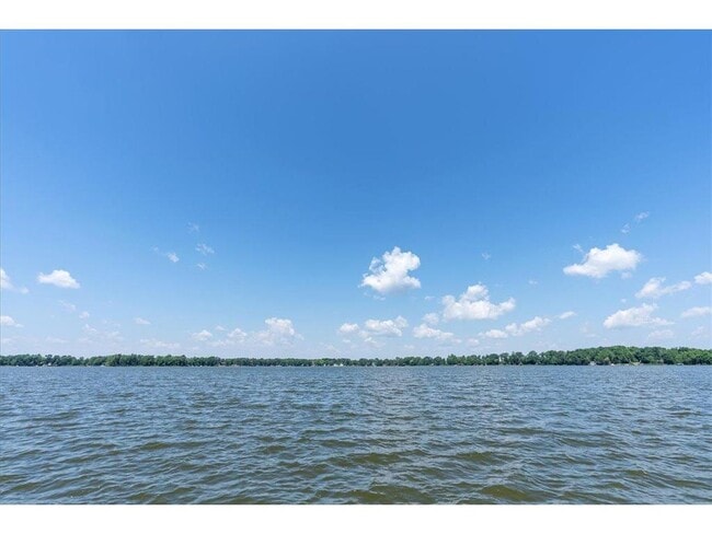 Building Photo - 773 US-63