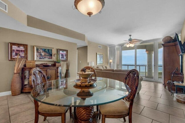 Building Photo - 2 Portofino Dr