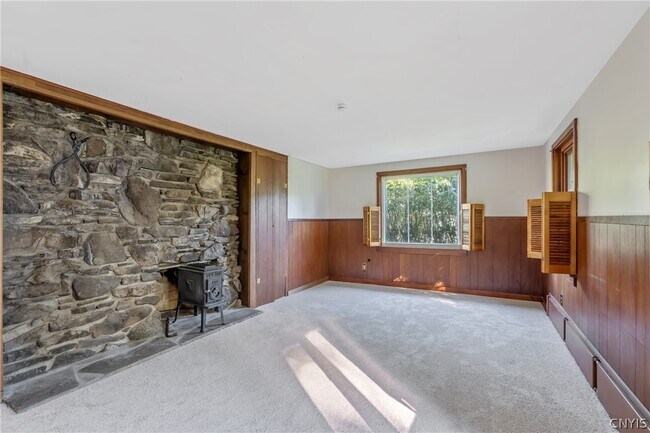 Building Photo - 6555 Woodchuck Hill Rd