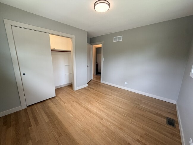 Building Photo - 624 Prairie Ave