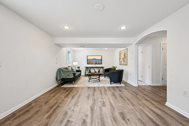 Building Photo - Welcome to this spacious 3+ bed, 2-bath bi-level home in Arvada - Available Now!