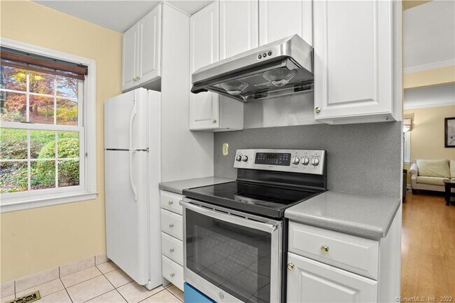 Building Photo - 60 Greenwich Hills Dr