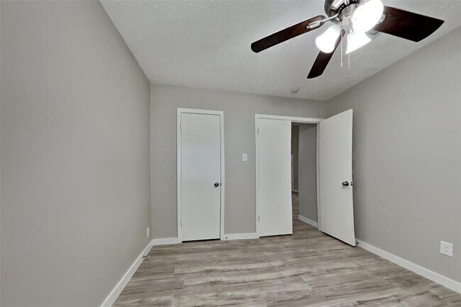 Building Photo - 10207 Horseshoe Bend Dr