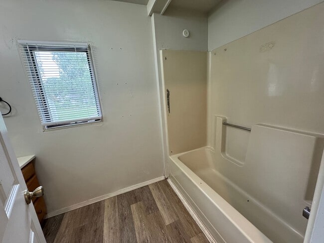 Building Photo - 1248 Ledlie Ave