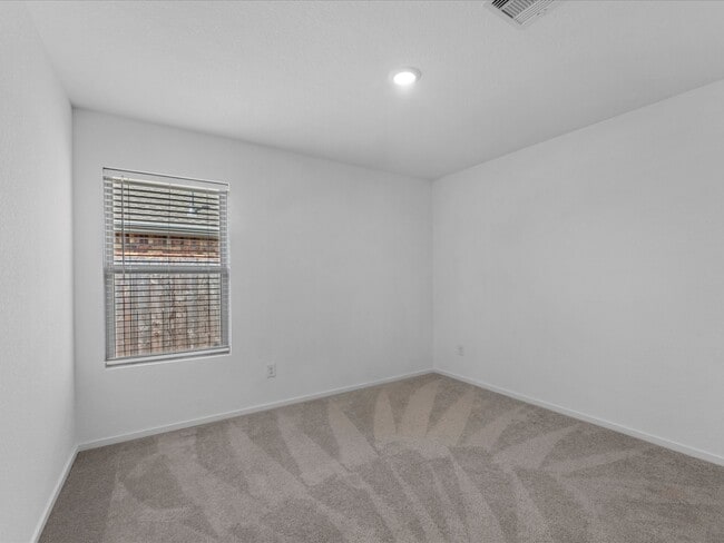 Building Photo - 2106 Hyde Acrs St