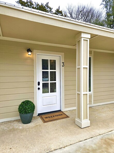 Building Photo - 30 Buck Ln
