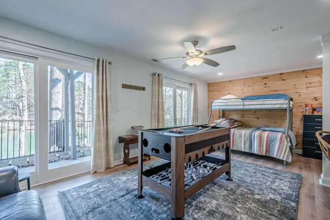 Building Photo - 117 Lakeview Cir