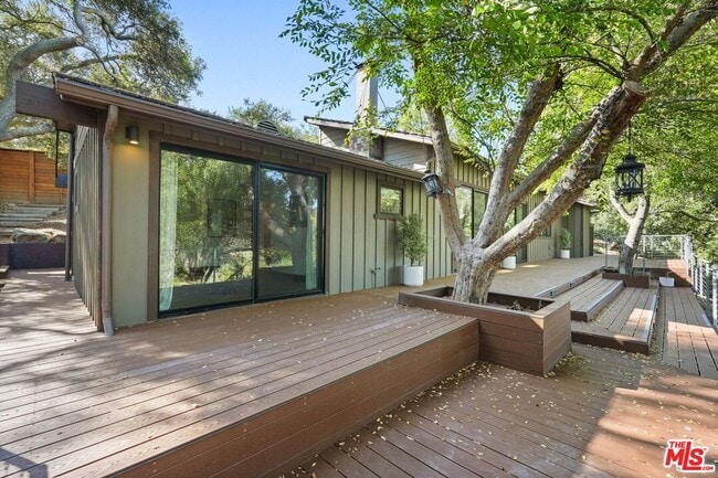 Building Photo - 21273 Entrada Rd