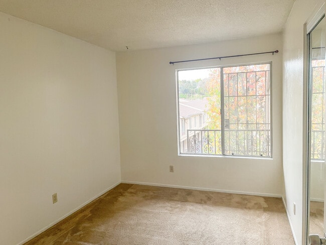 Building Photo - 2310 Lillyvale Ave