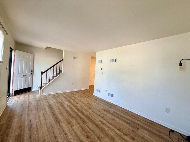Building Photo - 202 Heatherwood Dr