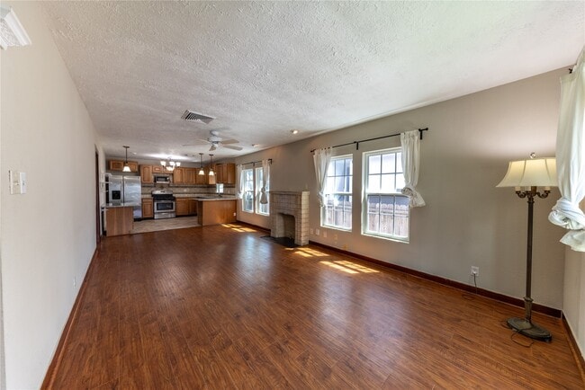 Building Photo - 1229 W 21st St