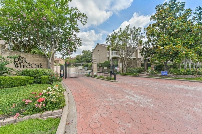 Building Photo - 1860 White Oak Dr