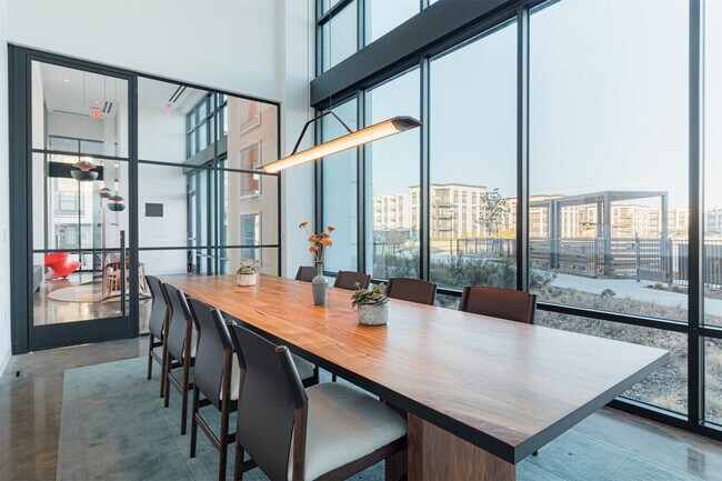 Building Photo - 10505 Deerwood Rd