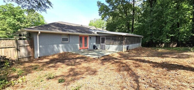 Building Photo - 1310 Poplarcrest Cir SE