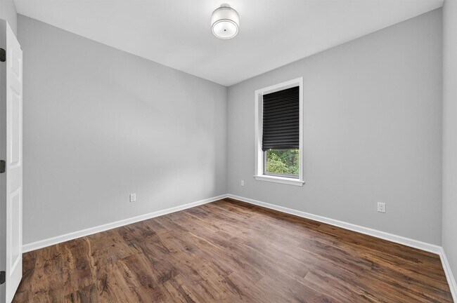 Building Photo - 90 Linden Ave